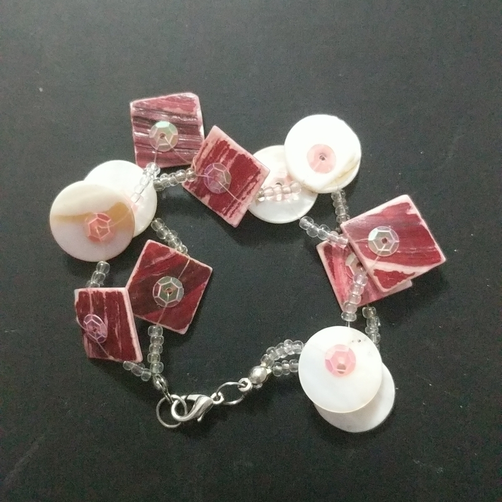 𝅺Silver Tone Pink and Mother of Pearl Shell Square and Round Statement Bracelet